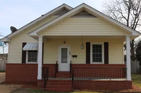 305 W E St, Erwin, NC 28339 photo 1