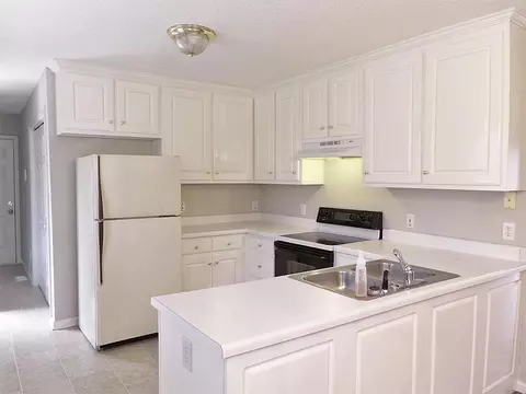 60 Stratford Dr, Dunn, NC 28334 photo 2