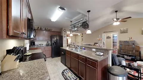187 E Gordon Rd, Selma, NC 27576 photo 4