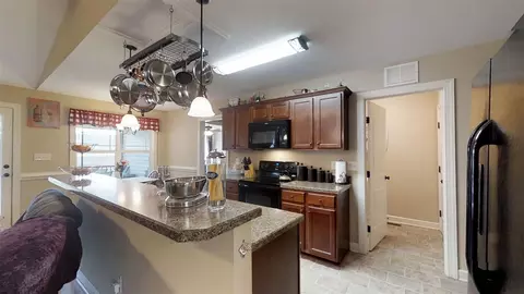 187 E Gordon Rd, Selma, NC 27576 photo 2