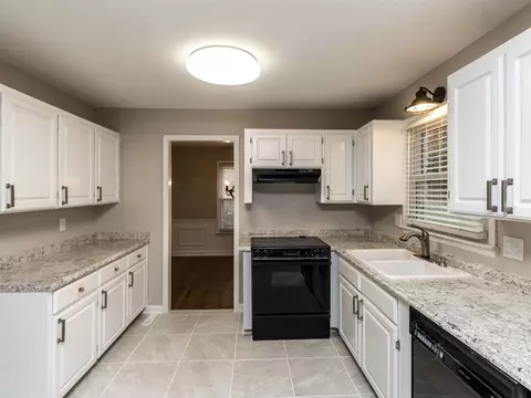 213 Crestview Rd, Raleigh, NC 27609 photo 8