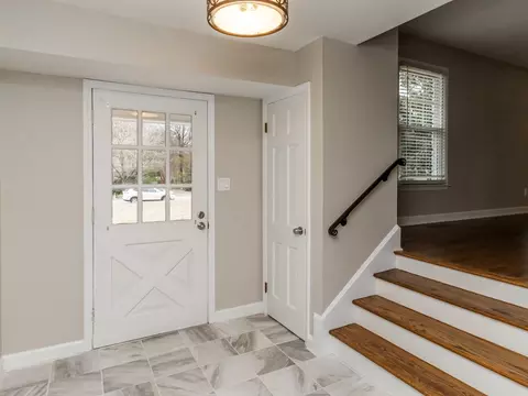 213 Crestview Rd, Raleigh, NC 27609 photo 2
