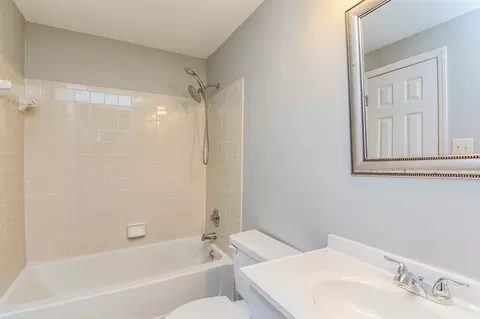 105 Brightleaf Ct, Cary, NC 27513 photo 2