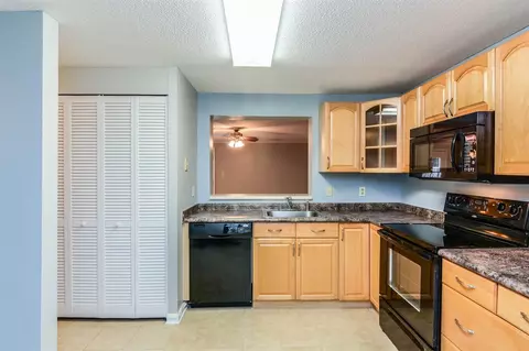 105 Brightleaf Ct, Cary, NC 27513 photo 9