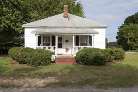 204 N 17th St, Erwin, NC 28339 photo 1