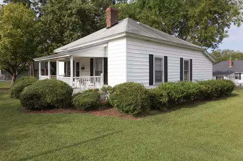204 N 17th St, Erwin, NC 28339 photo 3