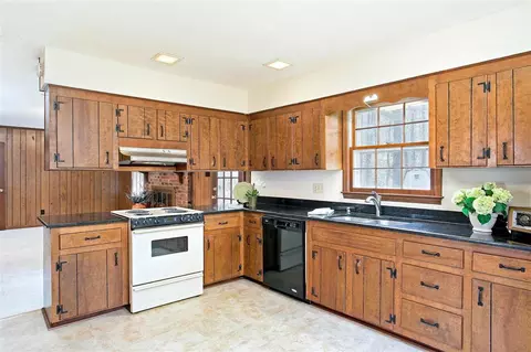 612 E Park St, Cary, NC 27511 photo 3