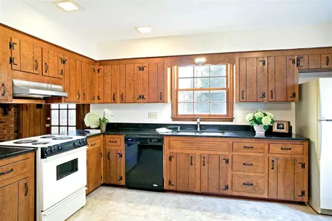 612 E Park St, Cary, NC 27511 photo 2