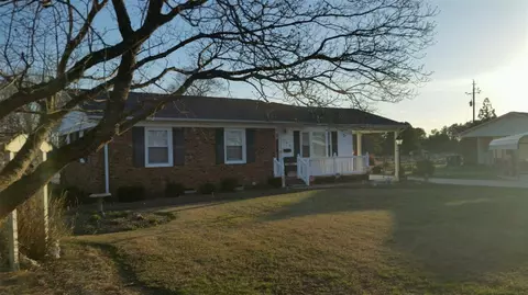 505 W B St, Erwin, NC 28339 photo 2
