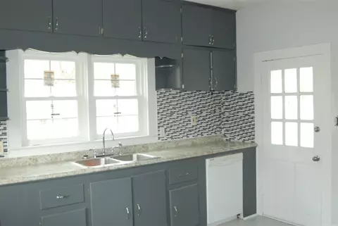 208 E K St, Erwin, NC 28339 photo 4