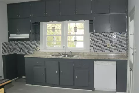 208 E K St, Erwin, NC 28339 photo 5