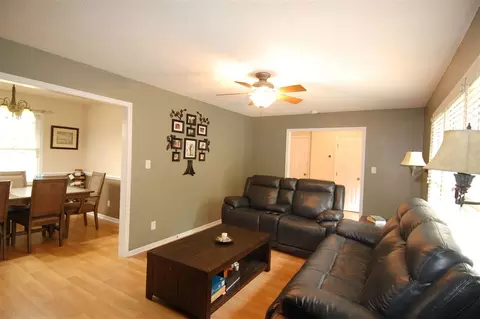 101 Esquire Ln, Cary, NC 27513 photo 4