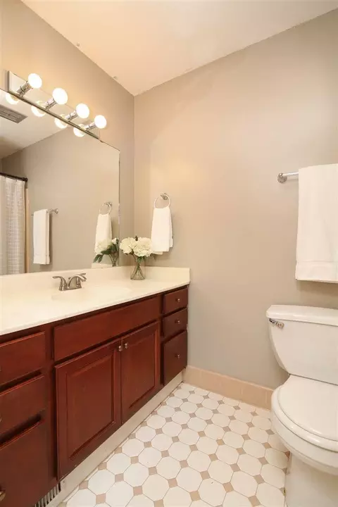416 E Millbrook Rd, Raleigh, NC 27609 photo 18