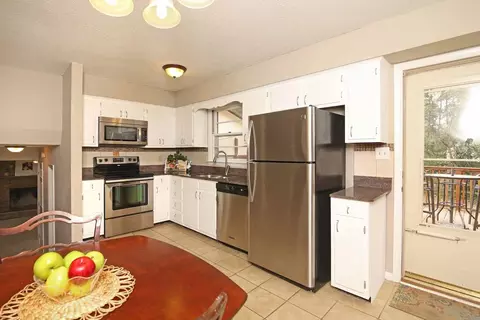 416 E Millbrook Rd, Raleigh, NC 27609 photo 9