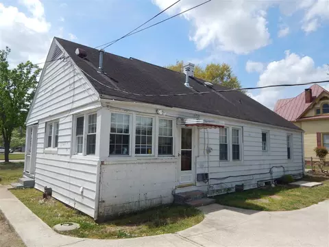 308 W Main St, Benson, NC 27504 photo 3
