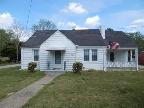 308 W Main St, Benson, NC 27504 photo 1