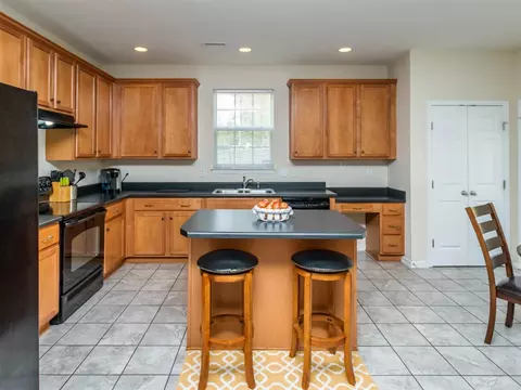 5601 Running Fox Ln, Durham, NC 27703 photo 2