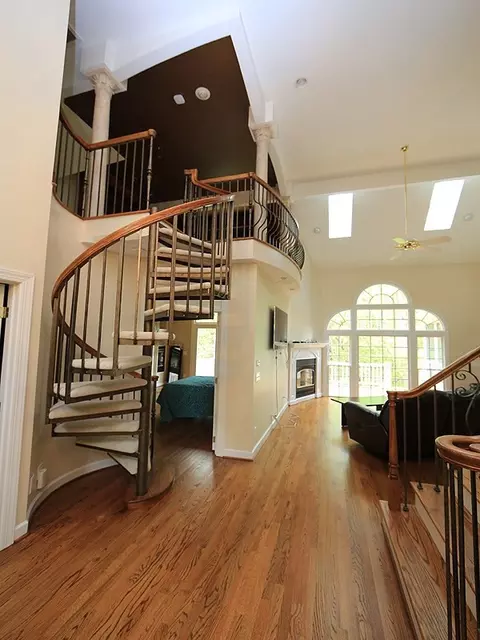 5625 Pine Dr, Raleigh, NC 27606 photo 3