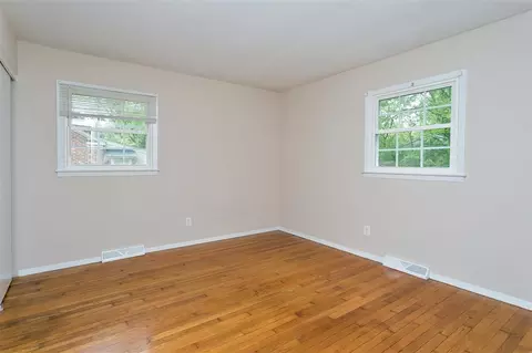 504 E Millbrook Rd, Raleigh, NC 27609 photo 9