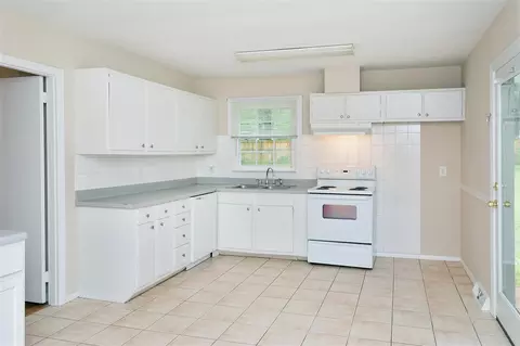 504 E Millbrook Rd, Raleigh, NC 27609 photo 11