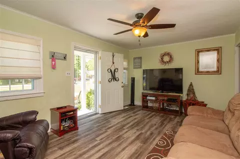 27 Hawthorne Dr, Durham, NC 27712 photo 6