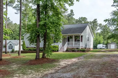 146 Walton Cir, Benson, NC 27504 photo 2