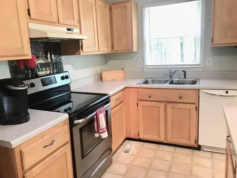300 Moore Ct, Angier, NC 27501 photo 3