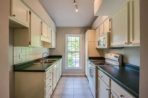 6 Blacksmith Cir, Durham, NC 27707 photo 2