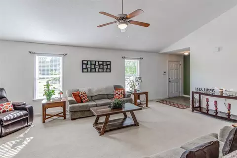 284 Rose Ct, Benson, NC 27504 photo 6