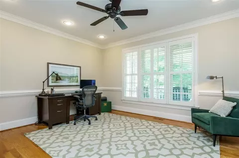 2116 Pine Dr, Raleigh, NC 27608 photo 5