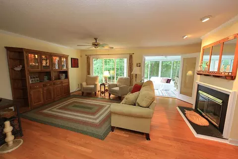 5712 Stardust Dr, Durham, NC 27712 photo 2