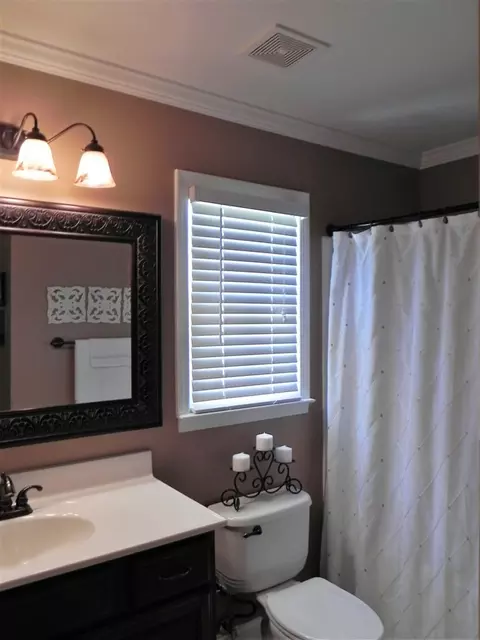 516 E Moore St, Graham, NC 27253 photo 5