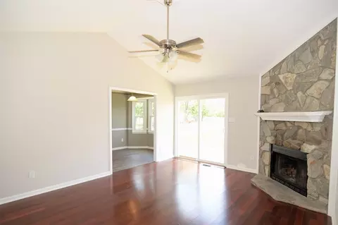 104 Creekstone Dr, Benson, NC 27504 photo 4