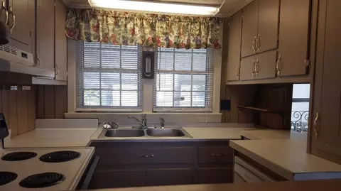304 E H St, Erwin, NC 28339 photo 4