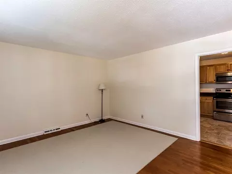 305 Clapp St, Graham, NC 27253 photo 2