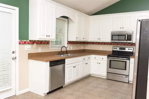119 Phyllis Dr, Benson, NC 27504 photo 3
