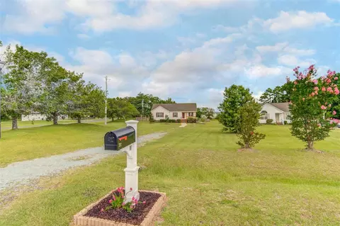 11 Parrish Farm Ln, Benson, NC 27504 photo 2