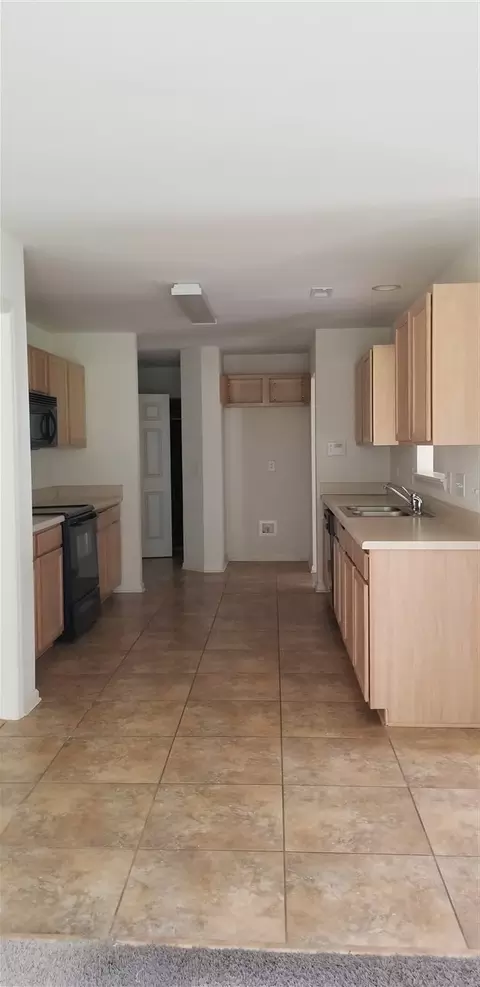 8 Red Sunset Ln, Durham, NC 27703 photo 6