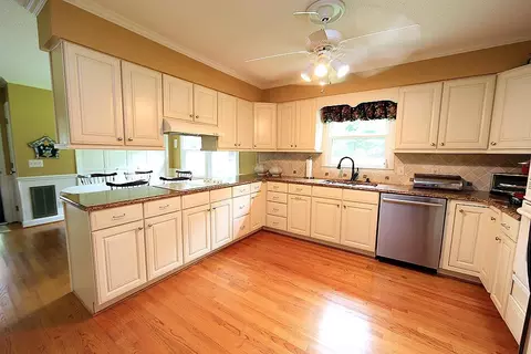 703 Hillandale Ln, Garner, NC 27529 photo 5