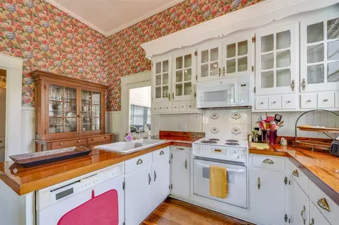211 E Nash St, Spring Hope, NC 27882 photo 10