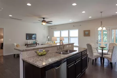 819 Poplar St, Durham, NC 27703 photo 6