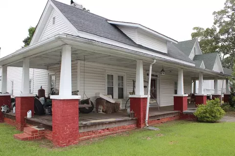 404 E Hill St, Benson, NC 27504 photo 4