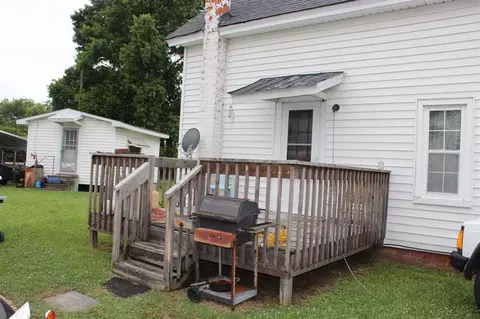 404 E Hill St, Benson, NC 27504 photo 2