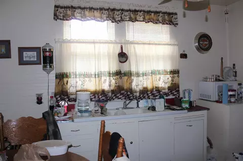 404 E Hill St, Benson, NC 27504 photo 17