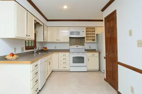 10 Cedar Bluff Ct, Durham, NC 27704 photo 9