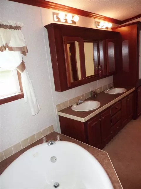 340 Captains Dr, Roxboro, NC 27574 photo 10