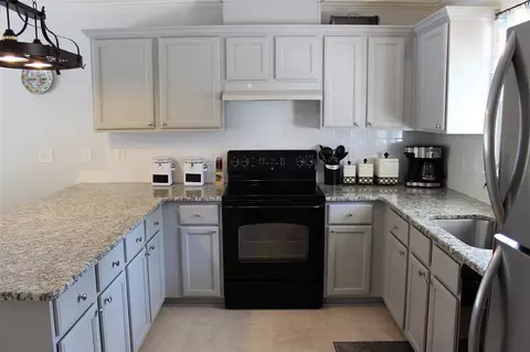 2920 Pinehurst Dr, Raleigh, NC 27604 photo 3
