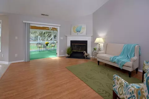 913 Sanderson Dr, Durham, NC 27704 photo 5
