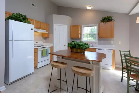 913 Sanderson Dr, Durham, NC 27704 photo 6