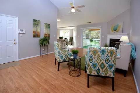 913 Sanderson Dr, Durham, NC 27704 photo 4